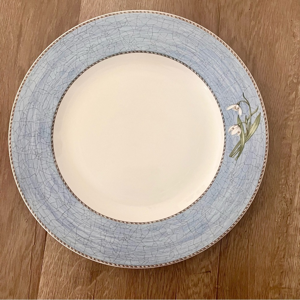 WEDGWOOD Sarah's Garden Snowdrop Blue Dinner Plate 10.75” RARE DISCONTINUED‎